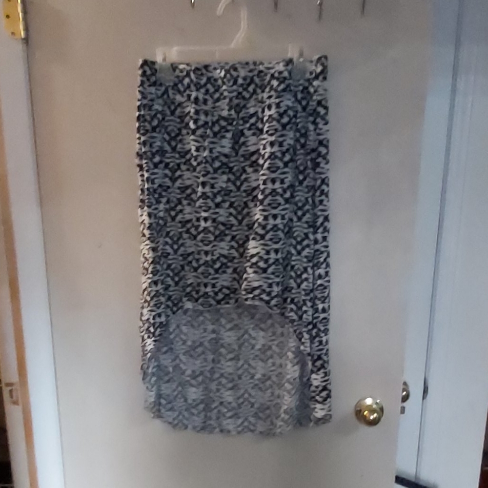 SOLD🌷3 forv$25!🌷High low skirt